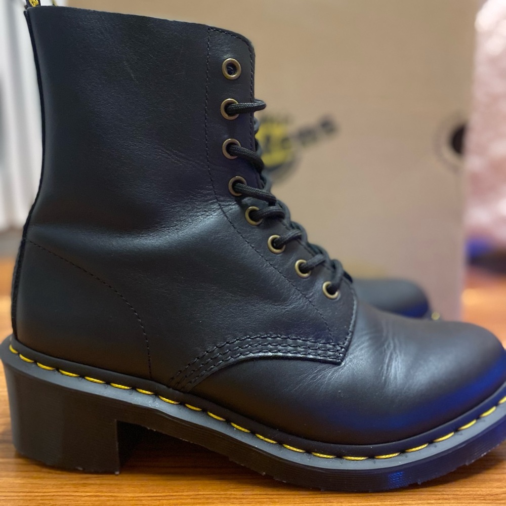 NEW Clemency women’s leather heeled lace up Dr.Martens
